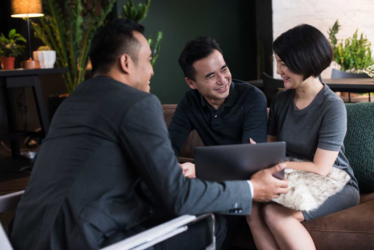 a financial adviser speaks to a business owner about outsourced bookkeeping outsourced bookkeeping consultation